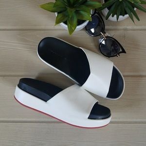 Zara contrasting slides